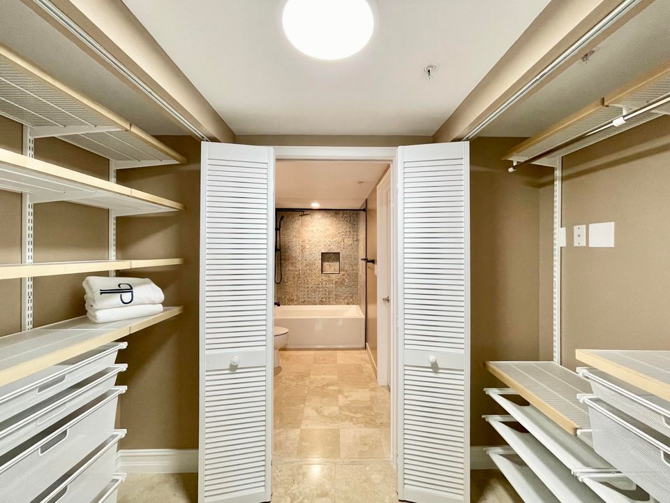 出租: $3,900 (1 贝兹, 1 浴室, 890 平方英尺)