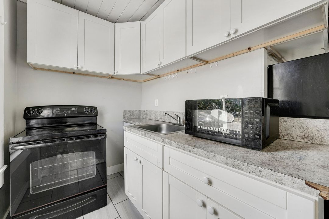 For Sale: $474,900 (3 beds, 3 baths, 2098 Square Feet)