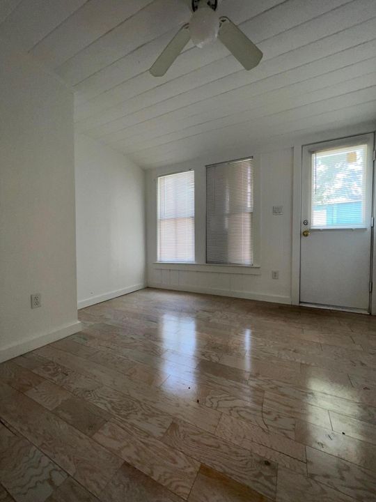 For Sale: $474,900 (3 beds, 3 baths, 2098 Square Feet)