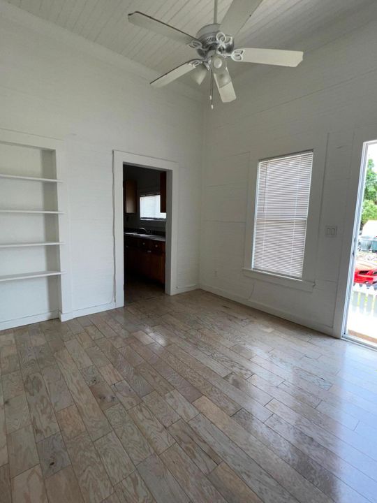 For Sale: $474,900 (3 beds, 3 baths, 2098 Square Feet)