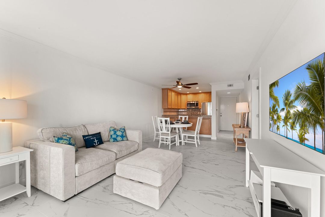 For Sale: $350,000 (1 beds, 1 baths, 740 Square Feet)