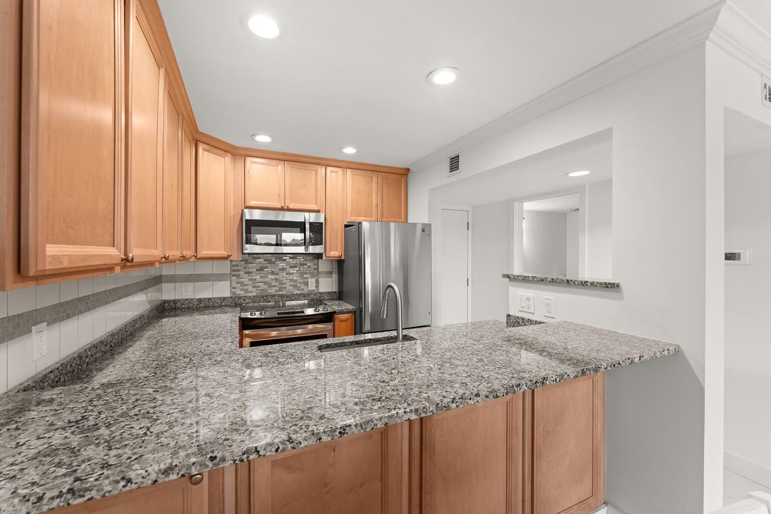 For Sale: $350,000 (1 beds, 1 baths, 740 Square Feet)