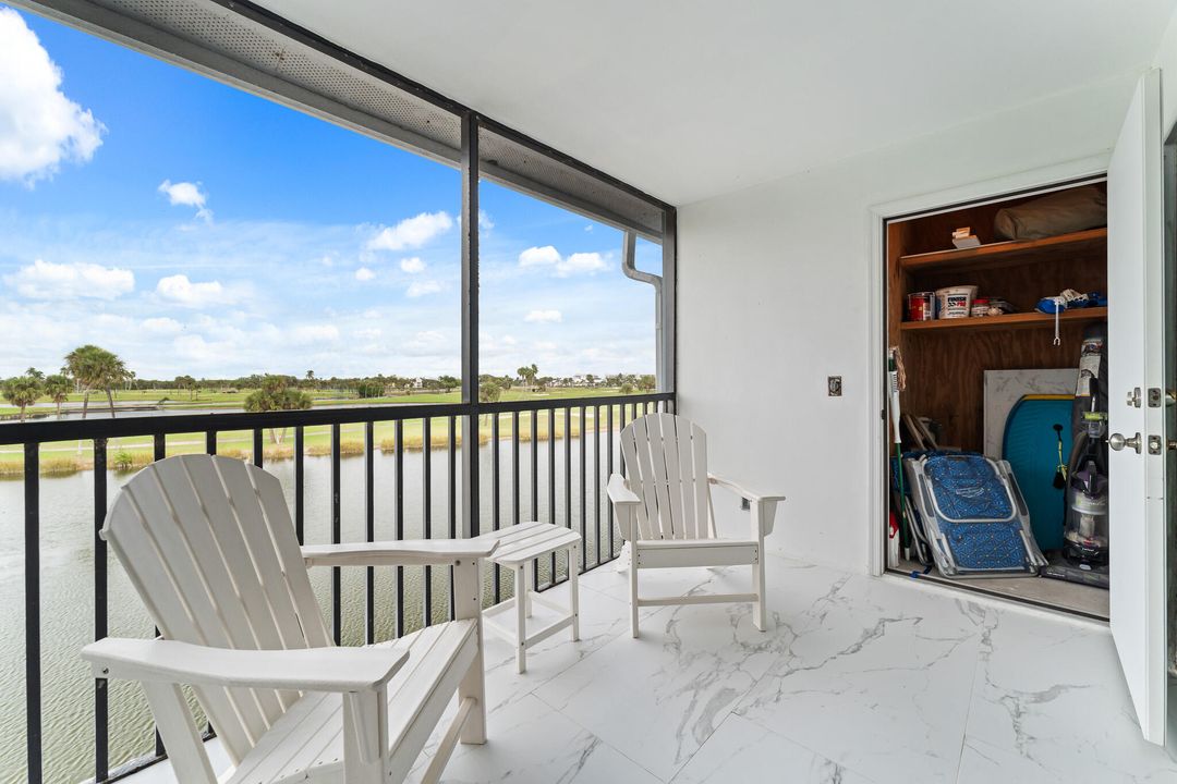 For Sale: $350,000 (1 beds, 1 baths, 740 Square Feet)