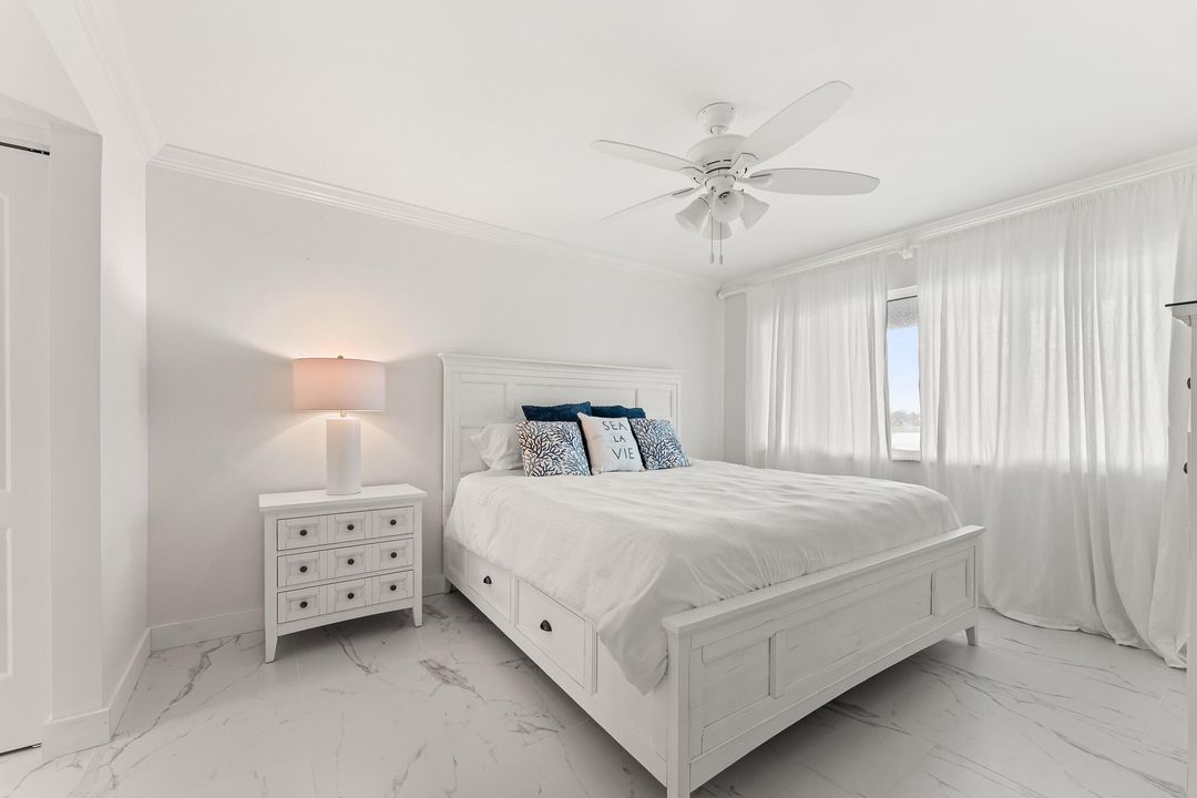 For Sale: $350,000 (1 beds, 1 baths, 740 Square Feet)