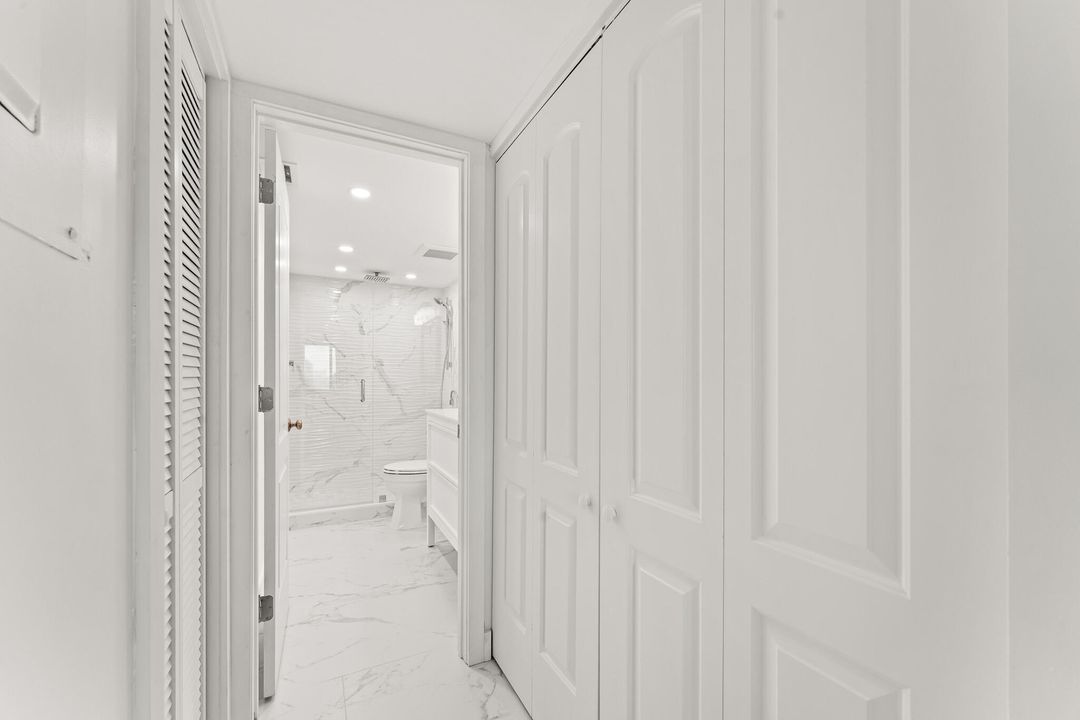 For Sale: $350,000 (1 beds, 1 baths, 740 Square Feet)