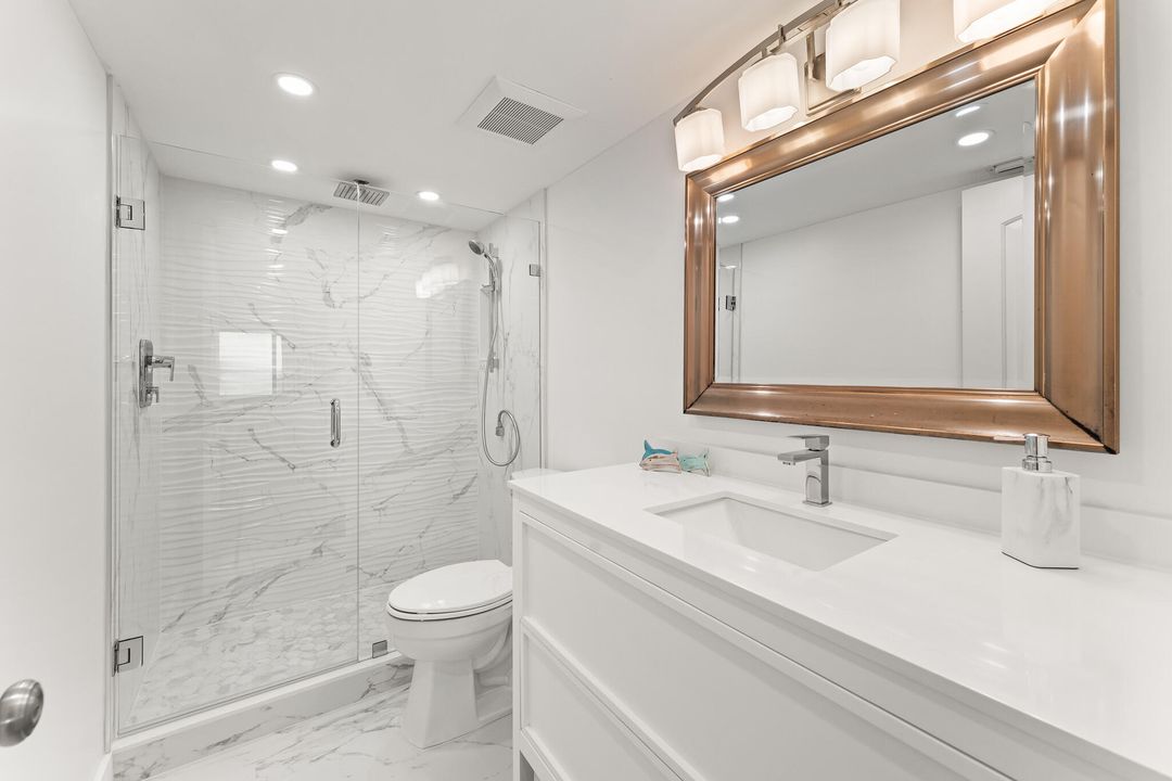 For Sale: $350,000 (1 beds, 1 baths, 740 Square Feet)