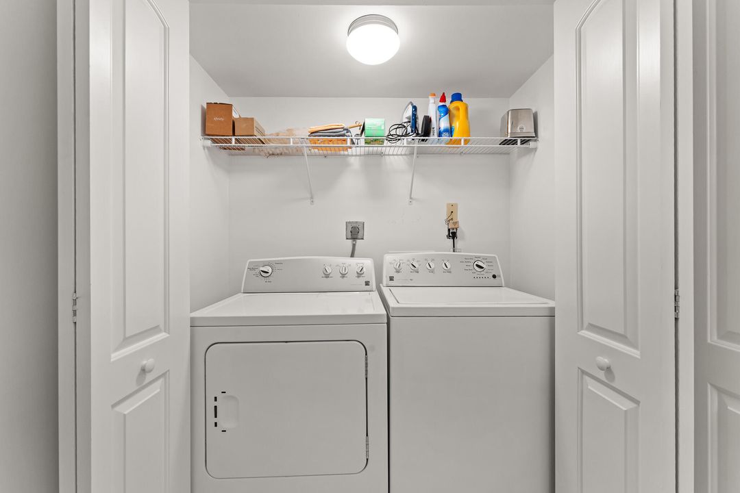 For Sale: $350,000 (1 beds, 1 baths, 740 Square Feet)