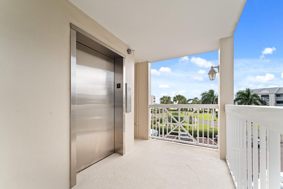 For Sale: $350,000 (1 beds, 1 baths, 740 Square Feet)