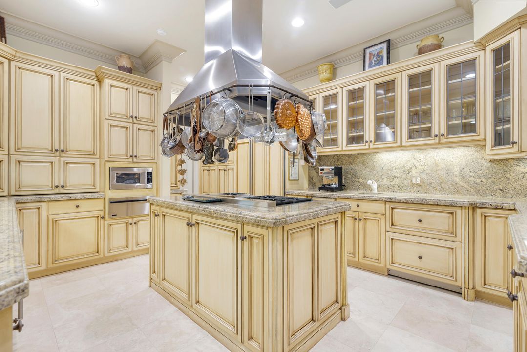 На продажу: $12,900,000 (3 спален, 4 ванн, 4603 Квадратных фут)