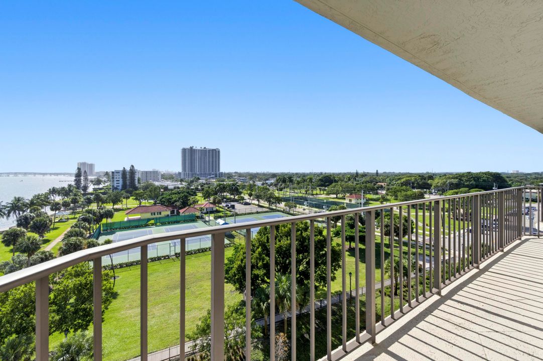For Sale: $380,000 (2 beds, 2 baths, 1440 Square Feet)