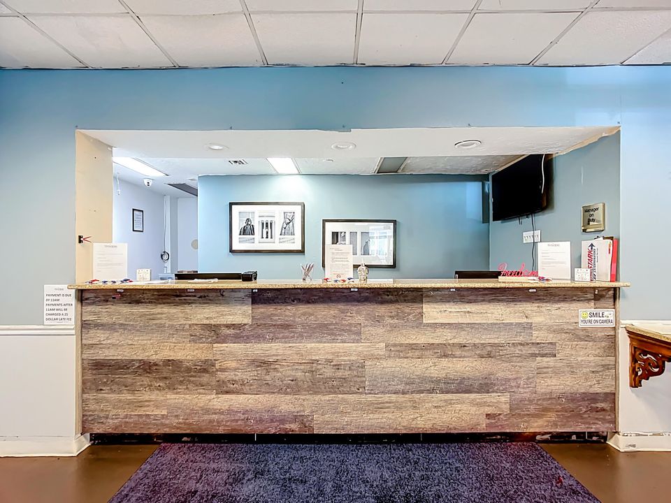 For Rent: $950 (1 beds, 1 baths, 300 Square Feet)