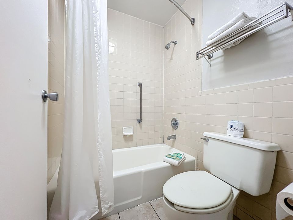 For Rent: $950 (1 beds, 1 baths, 300 Square Feet)