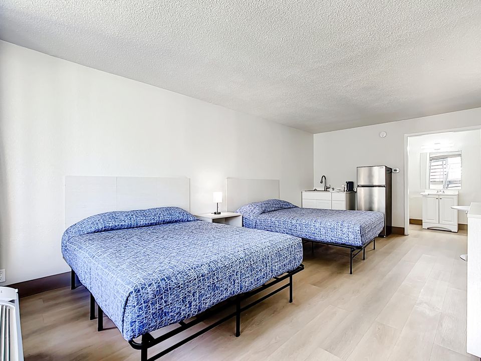 For Rent: $950 (1 beds, 1 baths, 300 Square Feet)