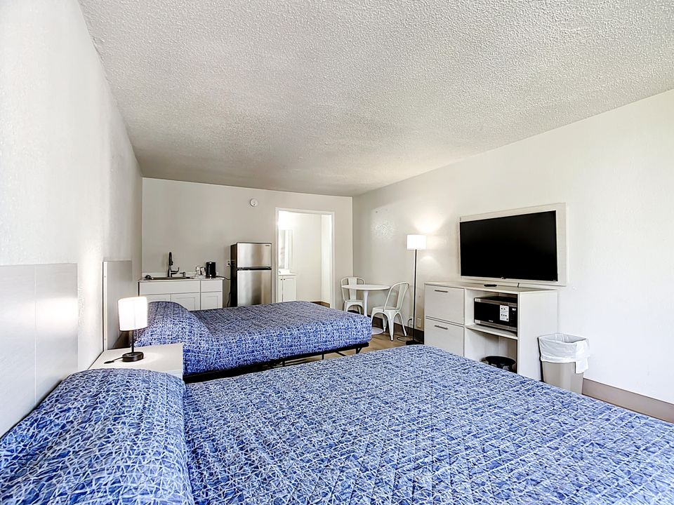 For Rent: $950 (1 beds, 1 baths, 300 Square Feet)