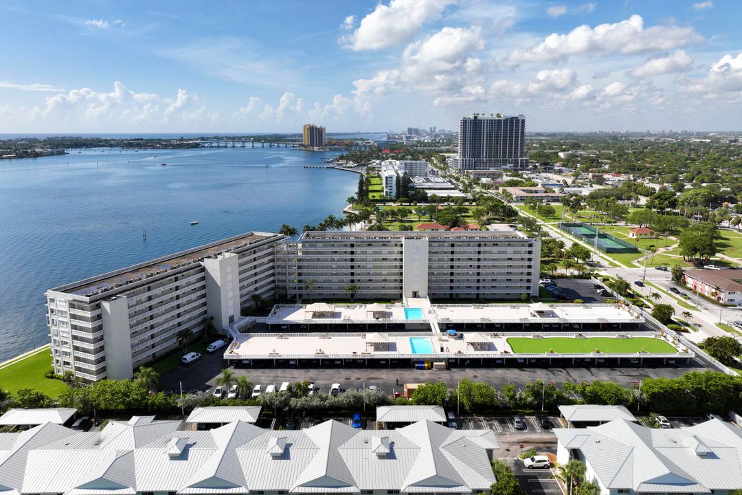 For Sale: $380,000 (2 beds, 2 baths, 1440 Square Feet)