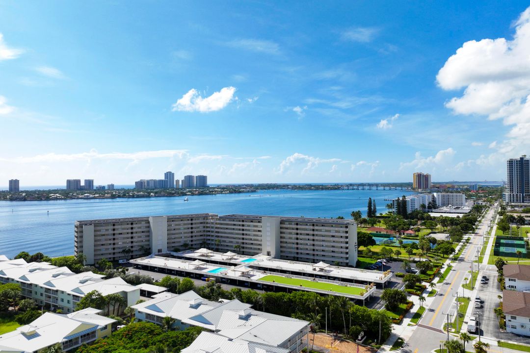 For Sale: $380,000 (2 beds, 2 baths, 1440 Square Feet)