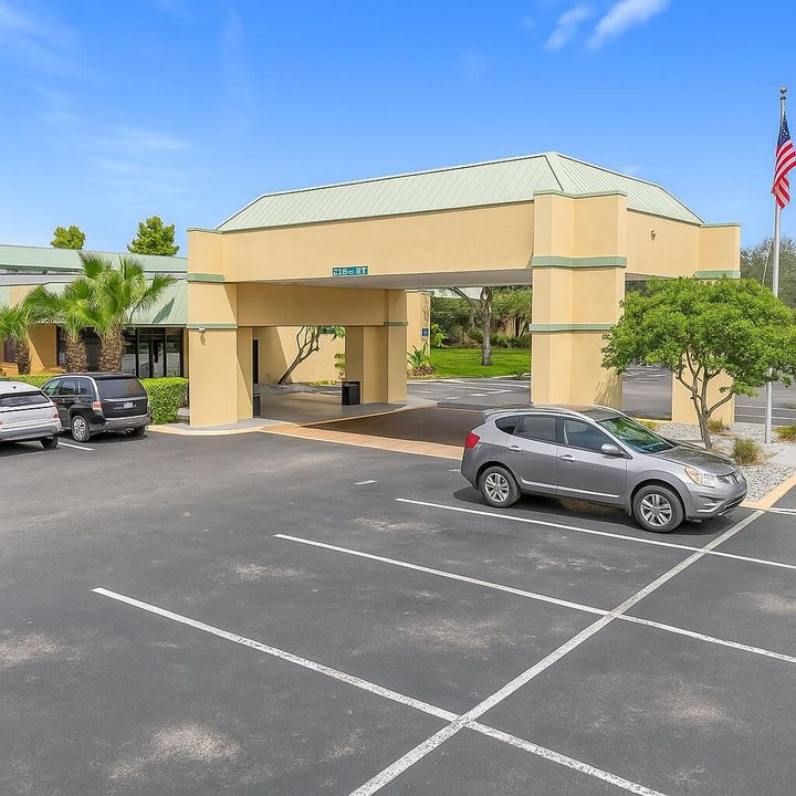 В аренду: $875 (1 спален, 1 ванн, 350 Квадратных фут)