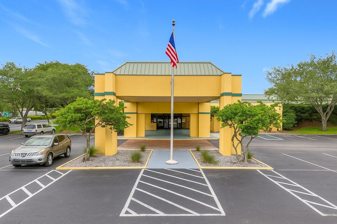 В аренду: $875 (1 спален, 1 ванн, 350 Квадратных фут)