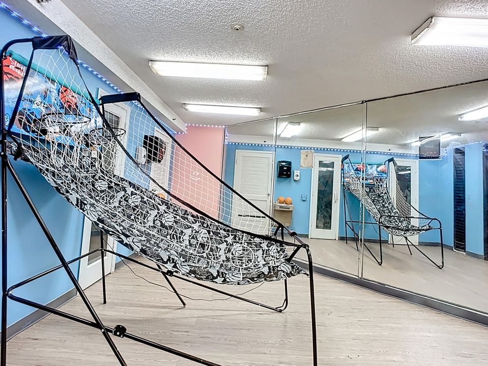 В аренду: $875 (1 спален, 1 ванн, 350 Квадратных фут)