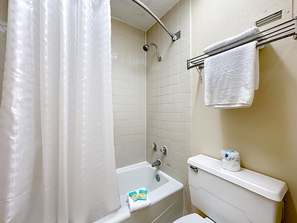 В аренду: $875 (1 спален, 1 ванн, 350 Квадратных фут)