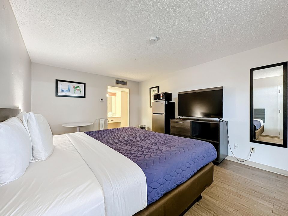 В аренду: $875 (1 спален, 1 ванн, 350 Квадратных фут)