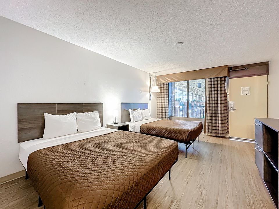 В аренду: $875 (1 спален, 1 ванн, 350 Квадратных фут)