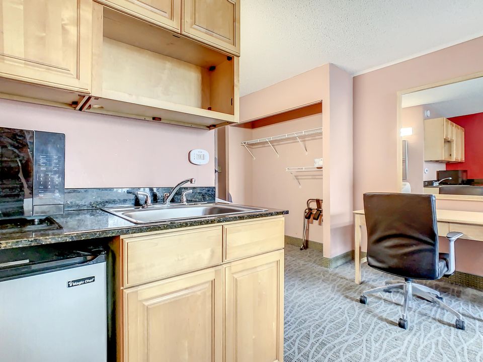 For Rent: $825 (0 beds, 1 baths, 13520 Square Feet)