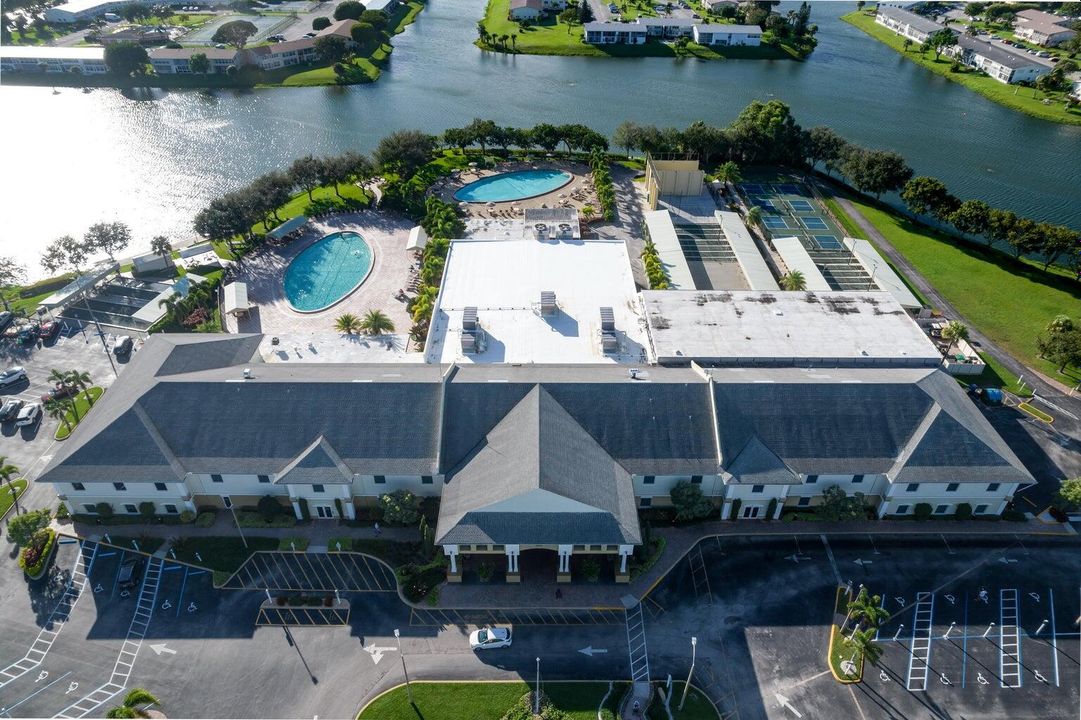 На продажу: $240,000 (2 спален, 2 ванн, 1062 Квадратных фут)