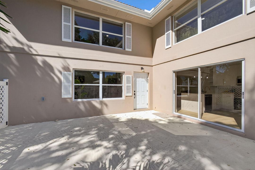 待售: $329,000 (2 贝兹, 2 浴室, 1350 平方英尺)