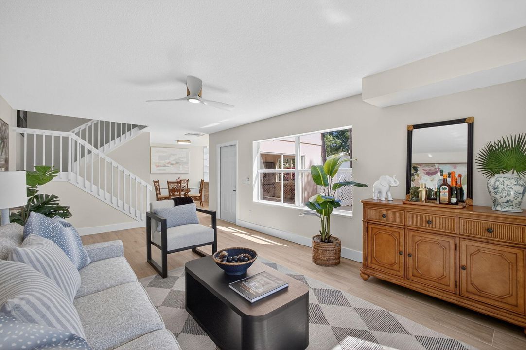 待售: $329,000 (2 贝兹, 2 浴室, 1350 平方英尺)