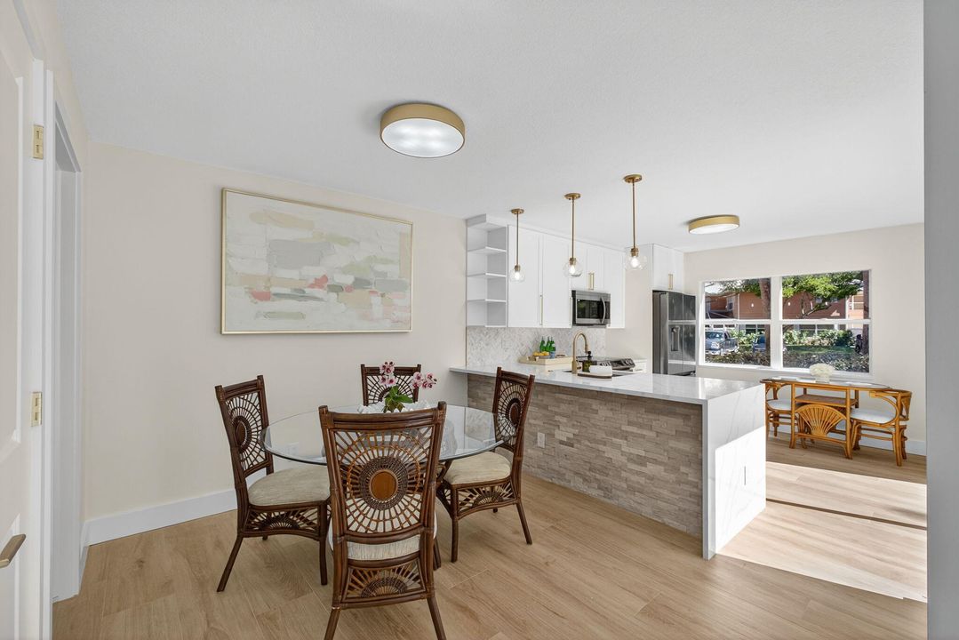 待售: $329,000 (2 贝兹, 2 浴室, 1350 平方英尺)