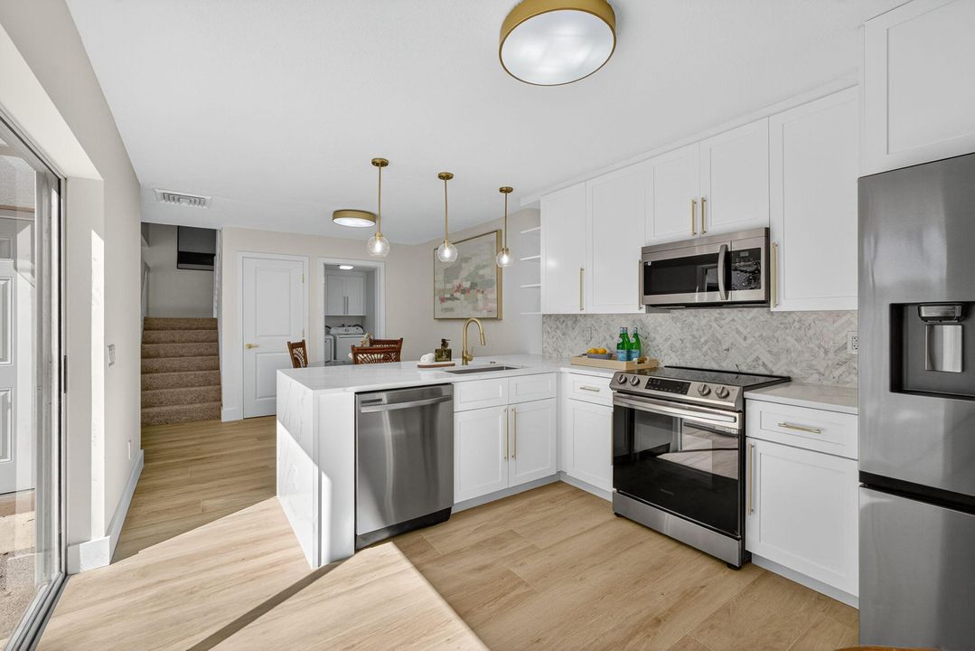 待售: $329,000 (2 贝兹, 2 浴室, 1350 平方英尺)