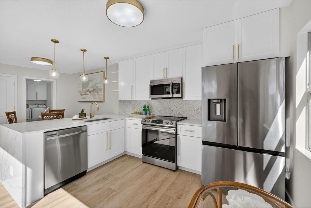 待售: $329,000 (2 贝兹, 2 浴室, 1350 平方英尺)