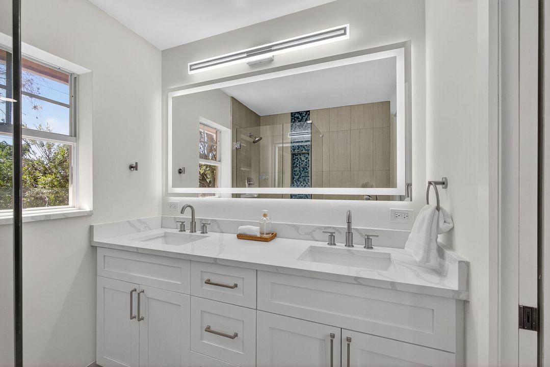 待售: $329,000 (2 贝兹, 2 浴室, 1350 平方英尺)