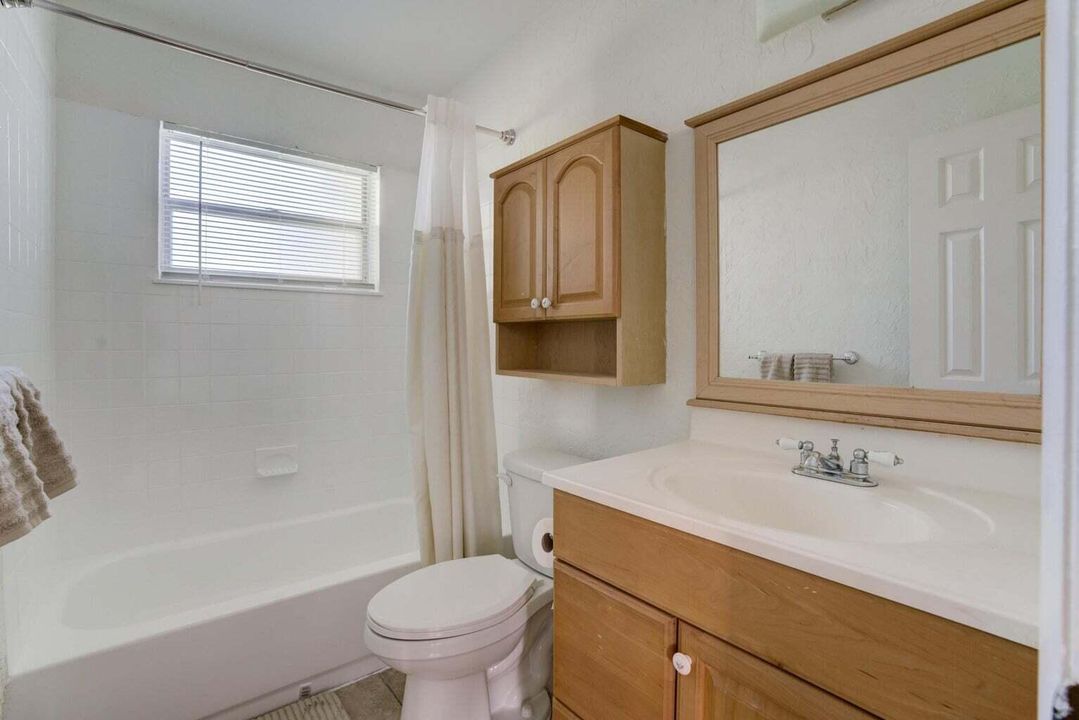 出租: $2,850 (3 贝兹, 1 浴室, 1008 平方英尺)