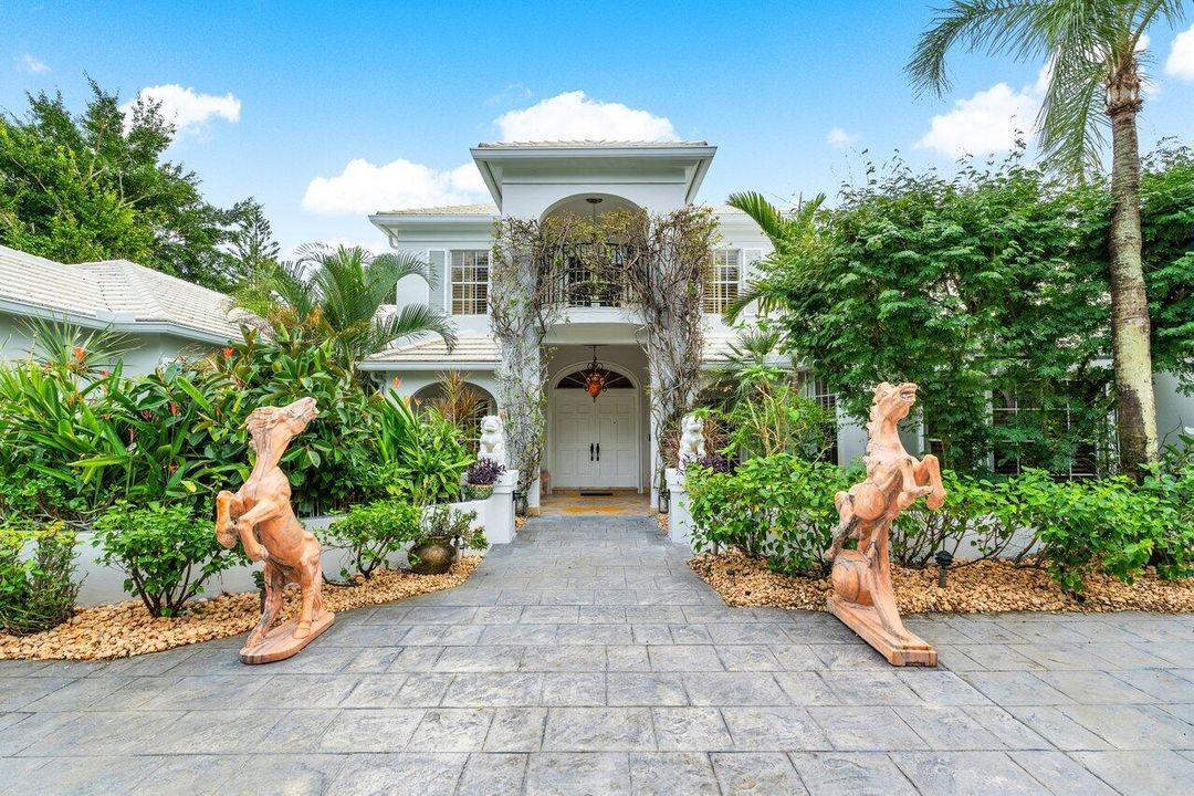 Под контрактом: $25,000 (5 спален, 5 ванн, 5257 Квадратных фут)