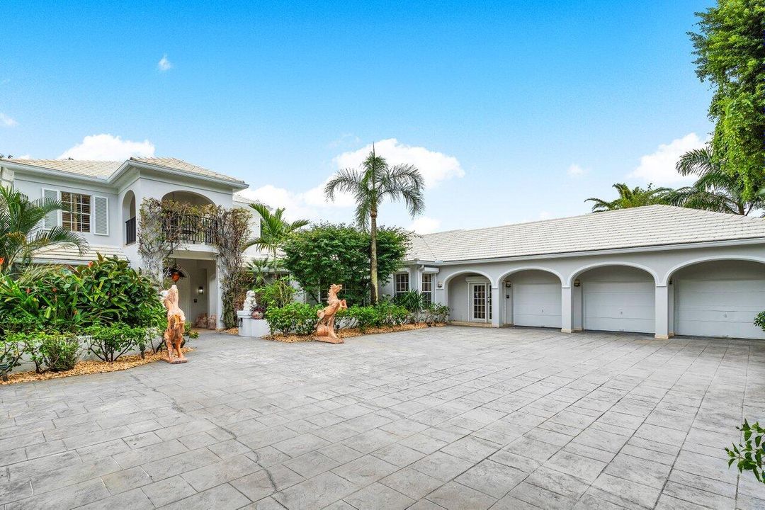 Под контрактом: $25,000 (5 спален, 5 ванн, 5257 Квадратных фут)