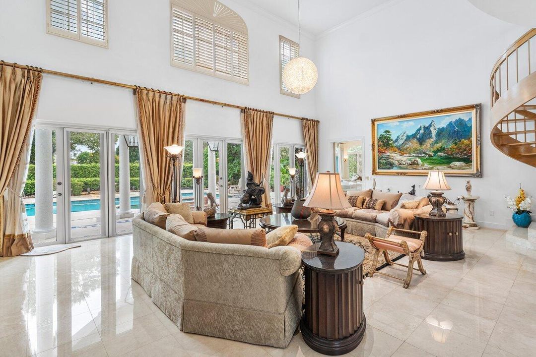 Под контрактом: $25,000 (5 спален, 5 ванн, 5257 Квадратных фут)