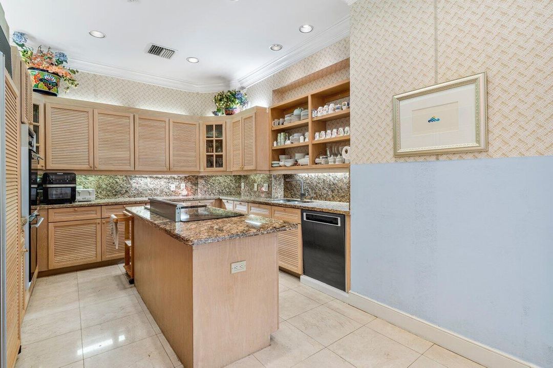 Под контрактом: $25,000 (5 спален, 5 ванн, 5257 Квадратных фут)