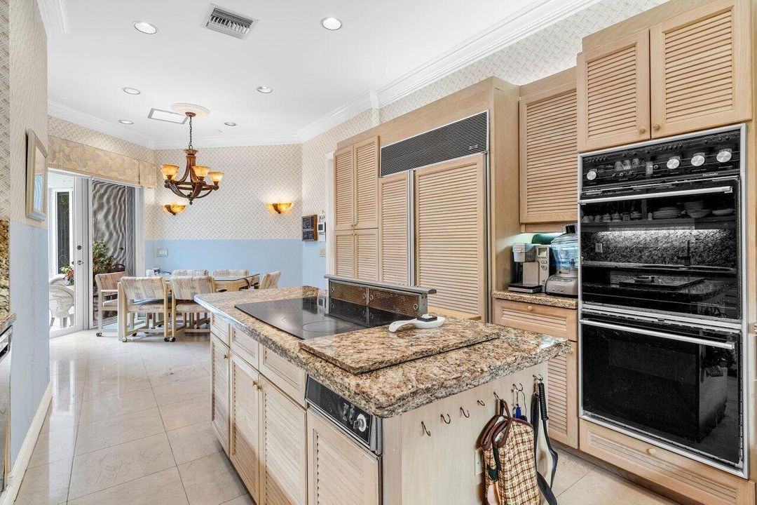 Под контрактом: $25,000 (5 спален, 5 ванн, 5257 Квадратных фут)