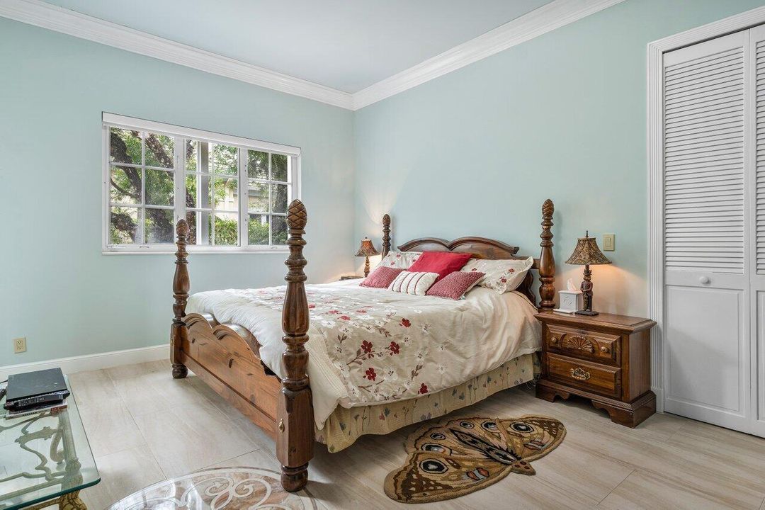 Под контрактом: $25,000 (5 спален, 5 ванн, 5257 Квадратных фут)