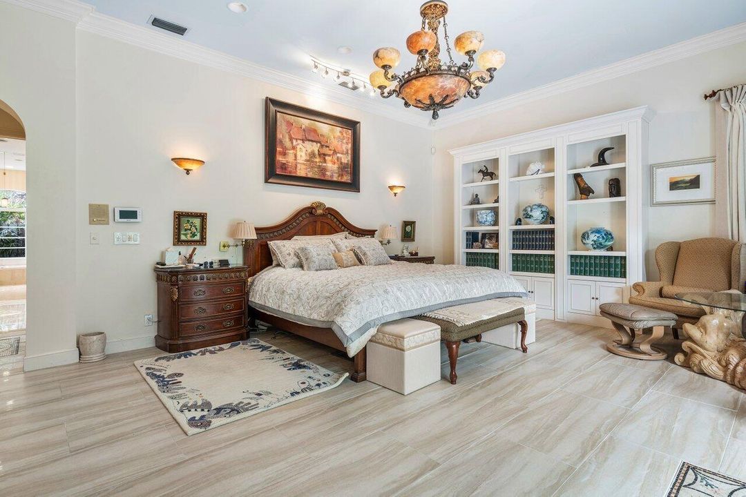 Под контрактом: $25,000 (5 спален, 5 ванн, 5257 Квадратных фут)