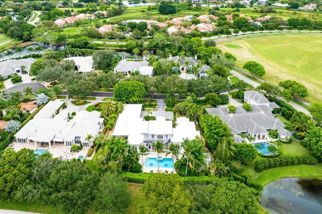 Под контрактом: $25,000 (5 спален, 5 ванн, 5257 Квадратных фут)