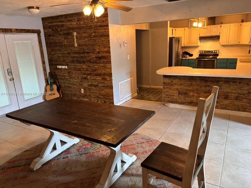 En Venta: $270,000 (4 camas, 3 baños, 1496 Pies cuadrados)