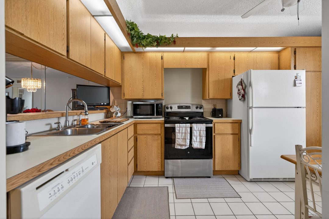 For Sale: $210,000 (2 beds, 2 baths, 1437 Square Feet)