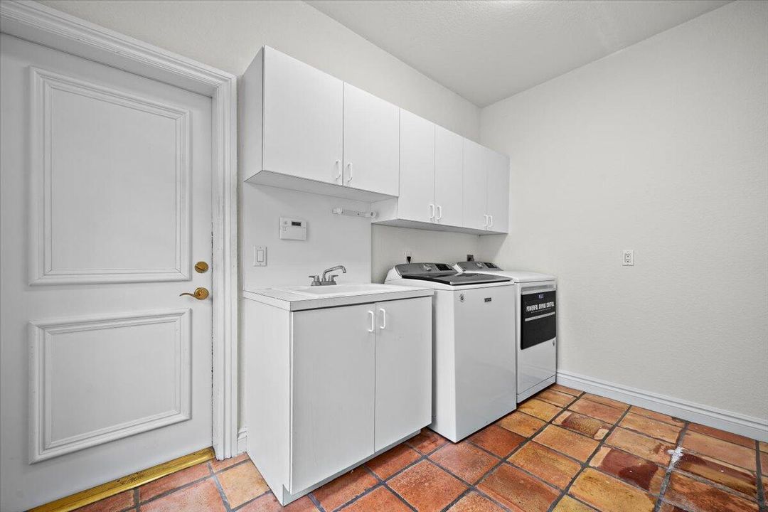 En Venta: $2,299,000 (5 camas, 5 baños, 4003 Pies cuadrados)