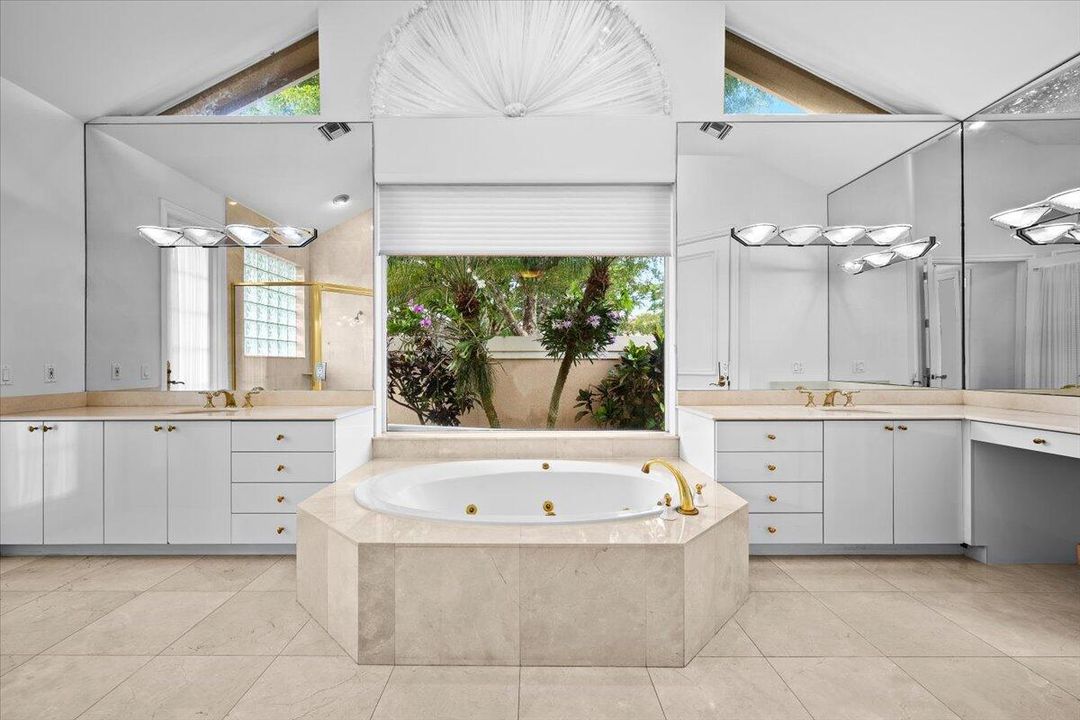 En Venta: $2,299,000 (5 camas, 5 baños, 4003 Pies cuadrados)