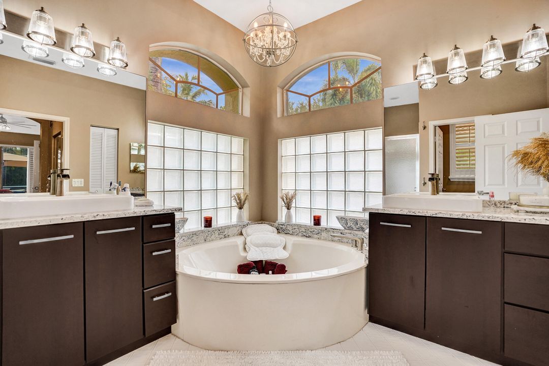 En Venta: $798,000 (3 camas, 2 baños, 2074 Pies cuadrados)