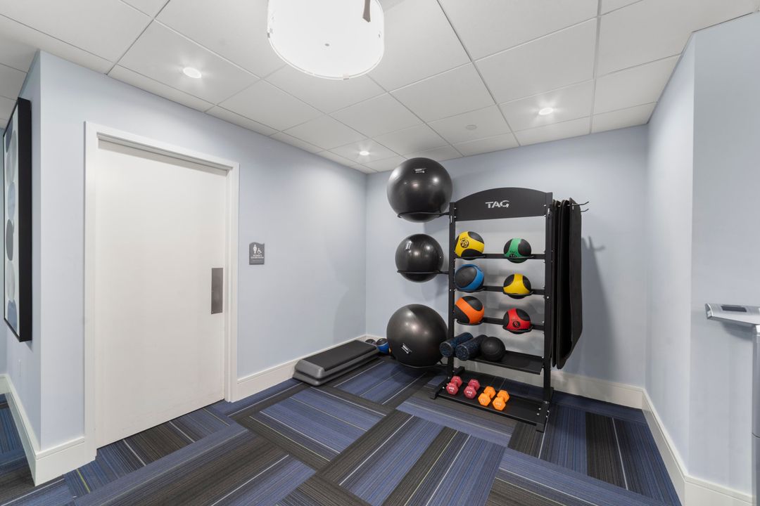 На продажу: $170,000 (2 спален, 2 ванн, 1040 Квадратных фут)