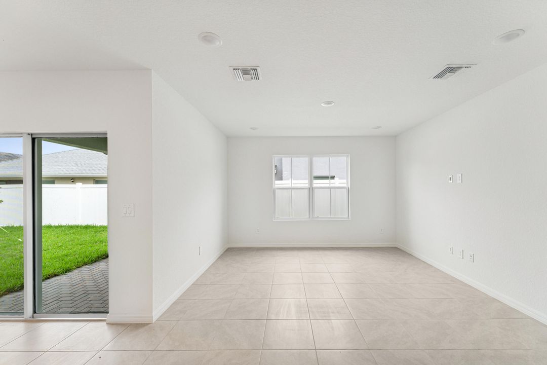 For Sale: $329,995 (4 beds, 2 baths, 1609 Square Feet)